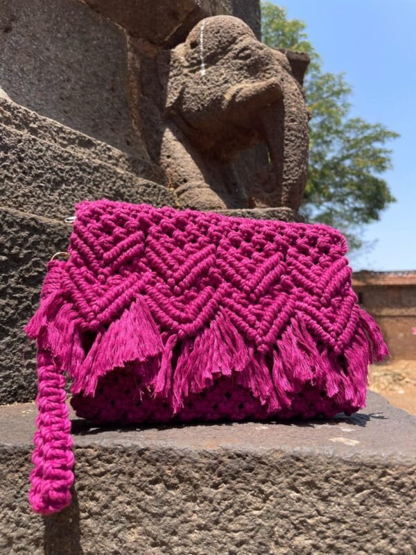Noir Knot Clutch – Magenta