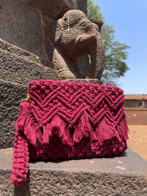 Noir Knot Clutch – Cherry