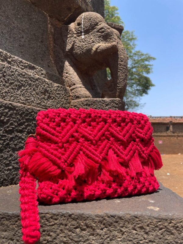 Noir Knot Clutch – Red